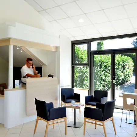 Otel The Originals City, Clos De L'orgerie ,chateau Gonthier 2*