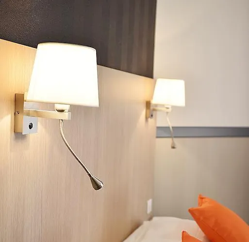 Hotel The Originals City, Clos De L'orgerie ,château Gonthier Château-Gontier