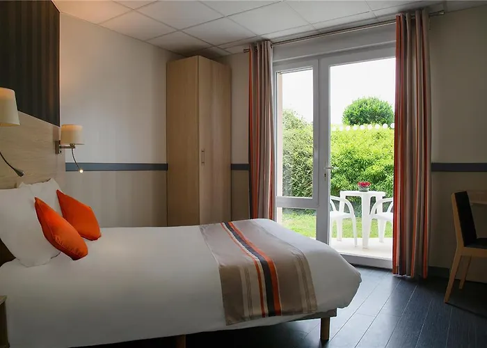 Hotel The Originals City, Clos De L'orgerie ,château Gonthier Château-Gontier