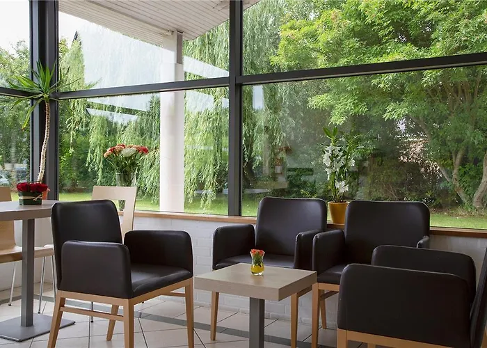 Hotel The Originals City, Clos De L'orgerie ,château Gonthier Château-Gontier