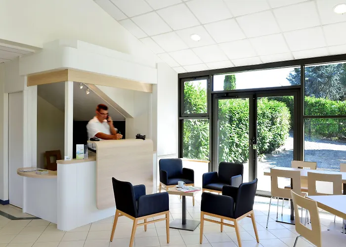 Hotel The Originals City, Clos De L'orgerie ,château Gonthier 2*