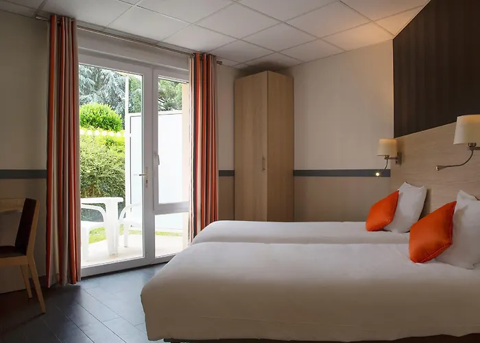 Hotel The Originals City, Clos De L'orgerie ,château Gonthier 2*